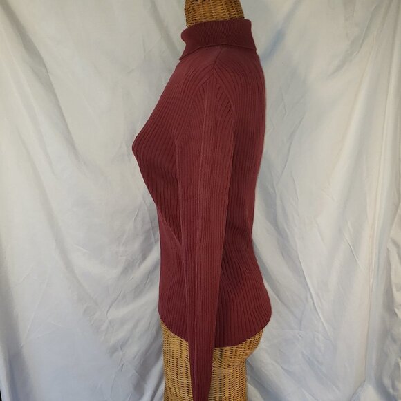 Ladies Ribbed Turtleneck Sweater in Burgundy - S - Picture 2 of 4